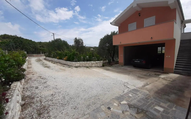 Apartments with a parking space Vinisce, Trogir - 6117