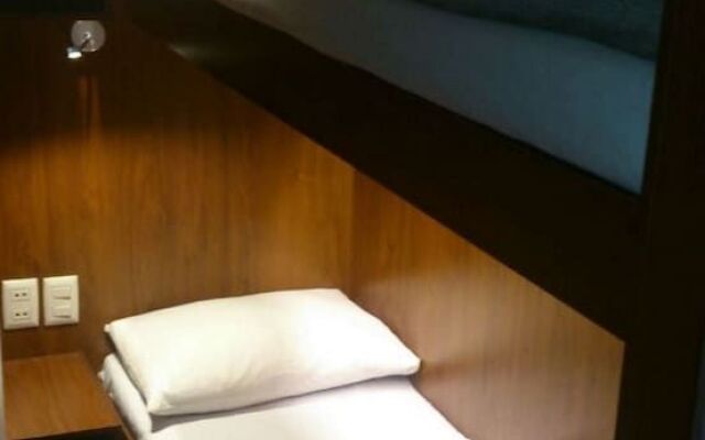 Onkel Inn Airport Sleepbox