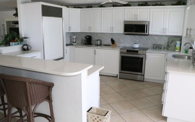 Jamaica Royale - 803 - 2 Br Condo