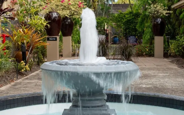 Lakeside Luxe Retreat - Pool View BBQ Spa Bath