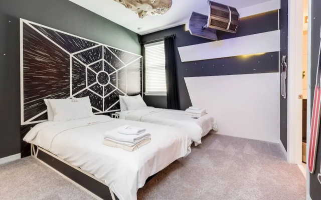 Edgy and Modern 7 Bed 5 Ba Villa Pool & Spa 1800saw