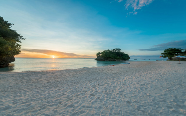 Crimson Resort & Spa Boracay