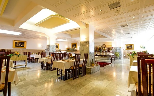 Hotel Ravel International