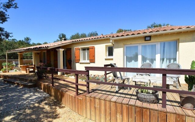Quaint Villa in Saint-Andre-de-Roquepertuis with Pool