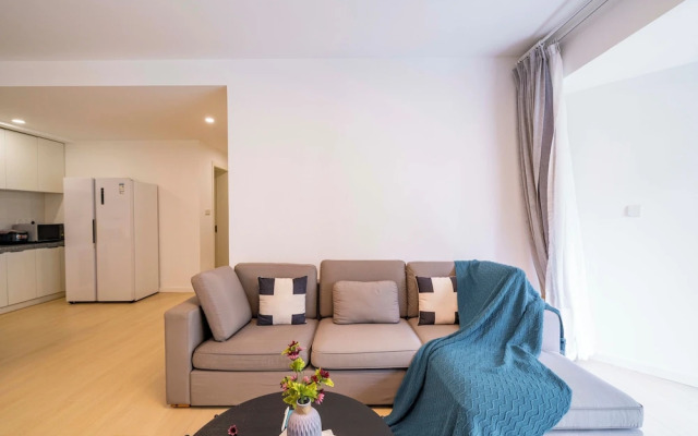 Tyms Bright 2BR 1BA Apt Xuhui Center