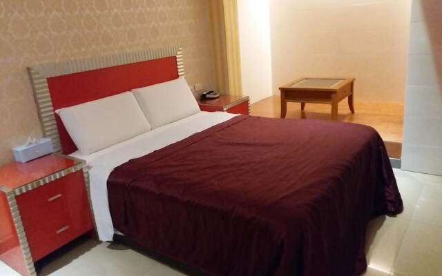 Meets Happy Hotel