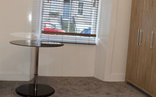 Bright and Modern Flat In The Centre of Edinburgh