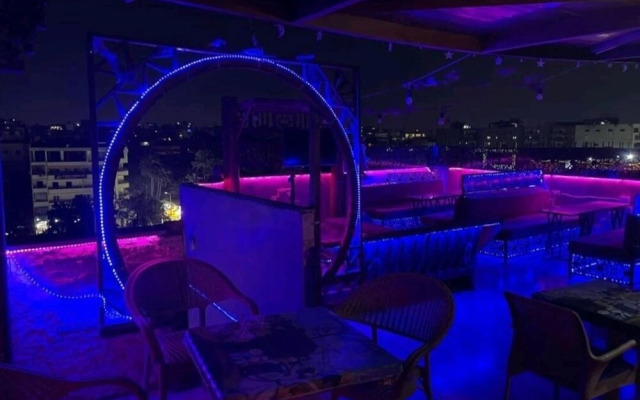 City pyramids inn