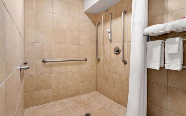 Econo Lodge Blackwell I 35