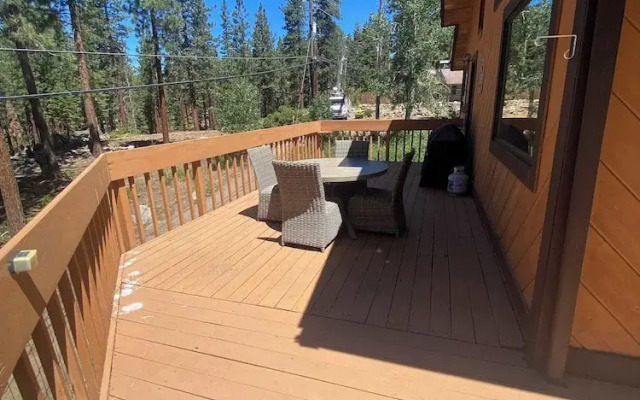 Tahoe Forest Chalet 3BR House w/ Mountain Views