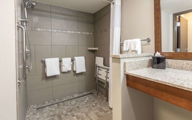 Comfort Inn Bay City - Riverfront