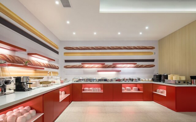 Ibis Hotel  (Nanjing Bridge North Hongyang Plaza Store)