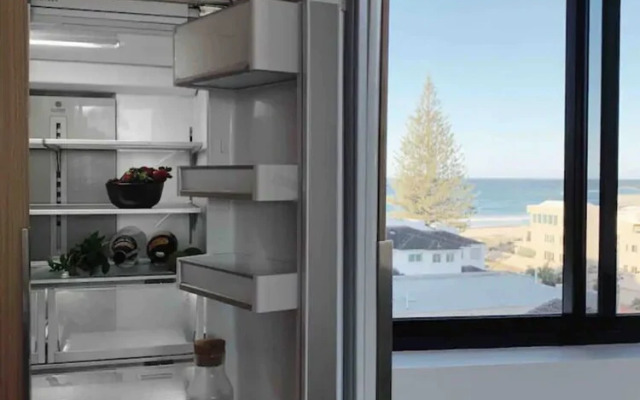 Modern 2 Bedroom Palm Beach Apartment With Ocean Views