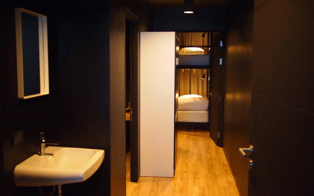 C40Winks Hostel