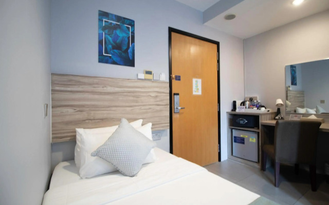 Victoria Hotel, a NuVe Group Collection