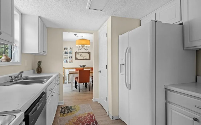 High Tider 3 Bedroom Home by RedAwning