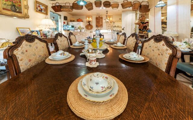 Margarret Pension and Antique Cafe