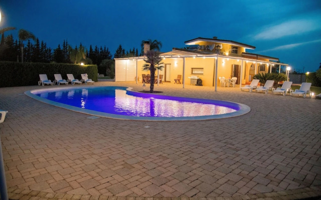Villa With Large Swimming Pool Salento