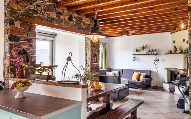 Charming 1-bed House in Stafylos