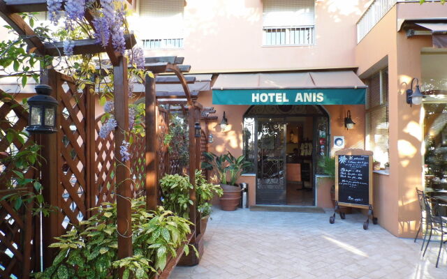 Anis Hotel in Nice, France from 167$, photos, reviews - zenhotels.com hotel front