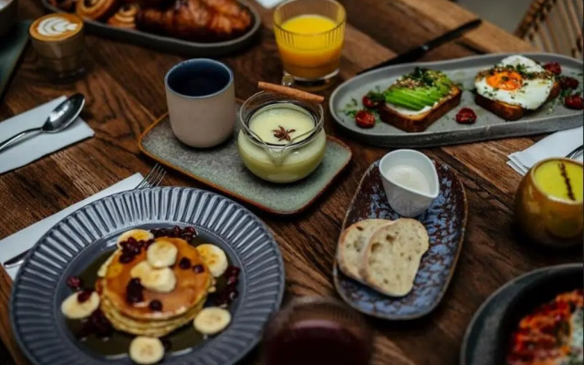 R38 - Artists luxury home