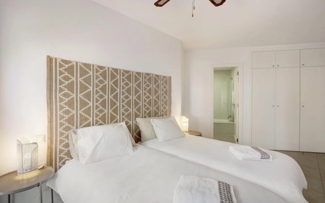 Beautiful Duplex Facing The Beach