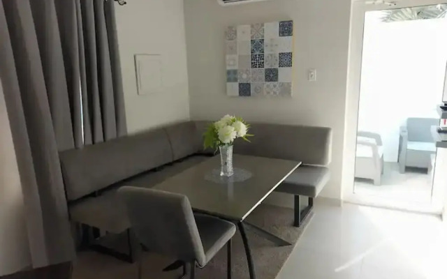 Amazing 2BR Suite w Pool Patio 5 min Dr2 Palmbeach