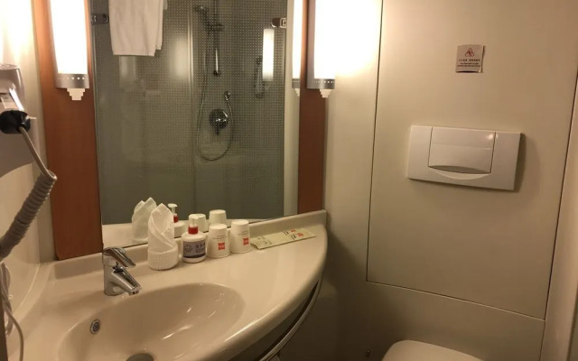 Ibis Dalian Zhongshan Square Hotel