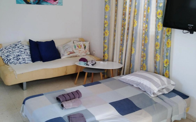 Larnaca, Pervolia 1 bedroom seaside apartment