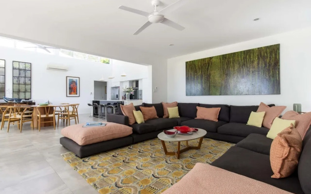 Tenterfield Beachfront Luxury 4 Bedroom Holiday Home