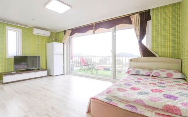 Nonsan Lake and Sunset Pension