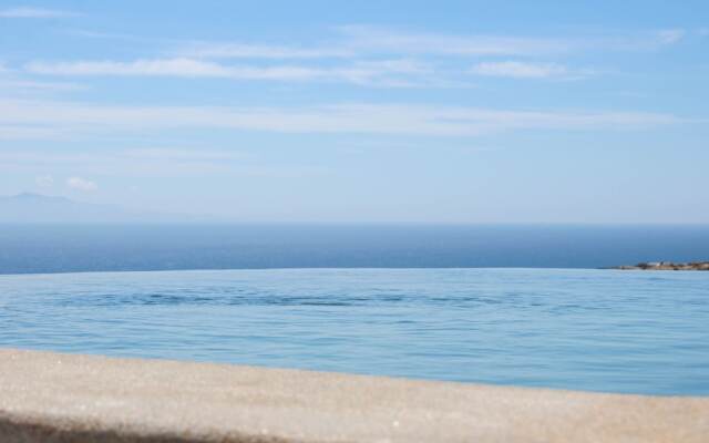 Sea & Stone Residence