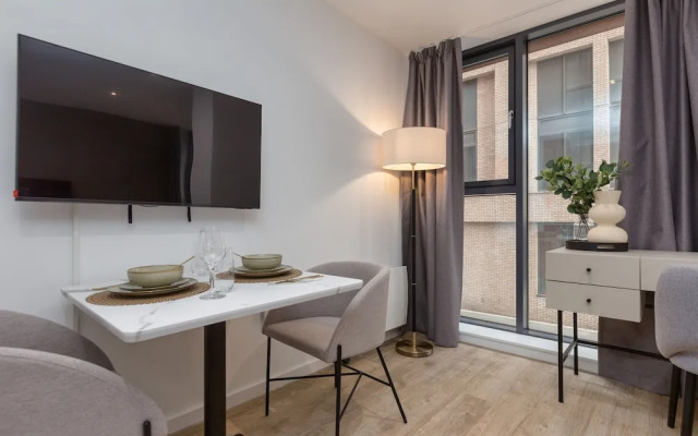 Spacious Studio Near City Centre