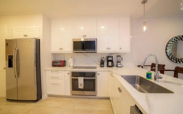 Del Mar 4M - 3 bdr 2 Bath Condo