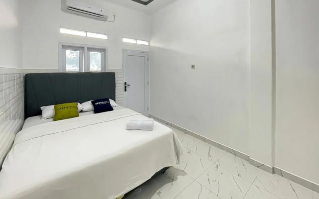Urbanview Syariah Sasarengan Inn Near Rsud Waled Cirebon – Guest Rooms – Babakan