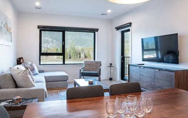 Mountainside Revival Revelstoke Vacations