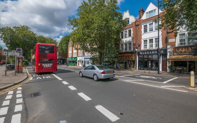Comfortable Chiswick Home by Ravenscourt Park