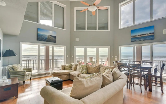 Oceanfront Galveston Beach House: Steps to Sand!