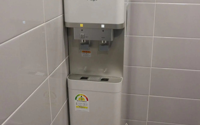 Zzzip Guest House - Hostel