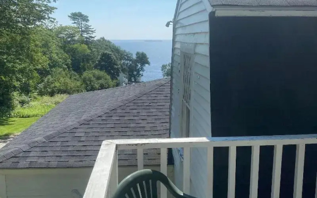 High Tide Inn