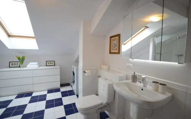 Crystal Suites Old Town