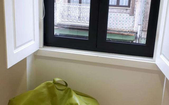 TMB (Train / Metro& Bus ) Oporto Station House