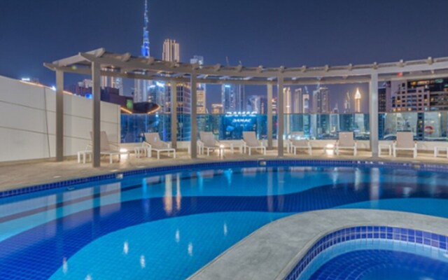 Business Bay 1BR Canal View Rooftop Pool - 360 vacation