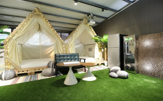Mooon House