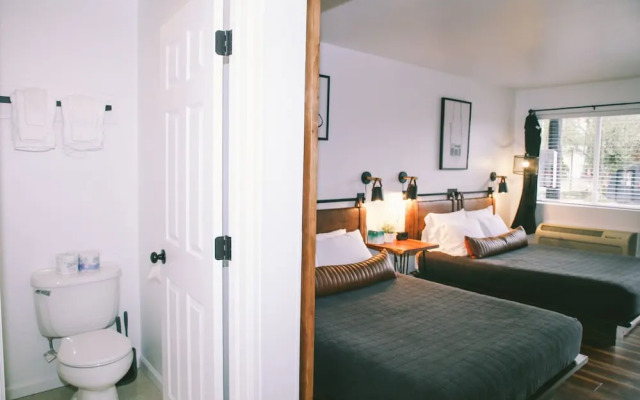 Trailhead Cabins & Lodging