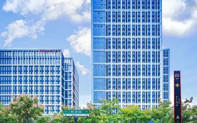 GuanYun Hotel (Zhengzhou Longzihu Subway Station Store)