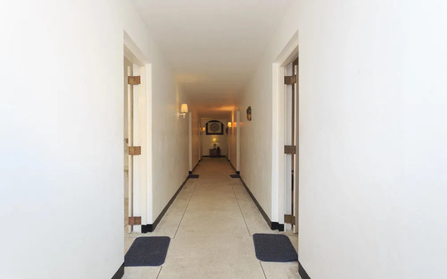 Royce Hotel