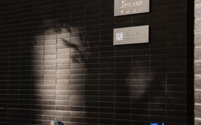 Owspace H & Joyland Inn