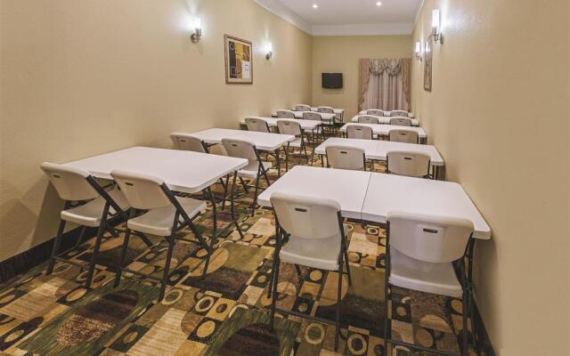 La Quinta Inn & Suites by Wyndham Livingston