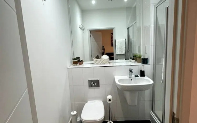 Cozy Bracknell Apartment With Modern Amenities